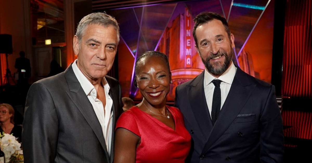George Clooney Reunites With Former ER Costar Noah Wyle at Awards Show George Clooney Reunites With Former ER Costar Noah Wyle at Awards Show