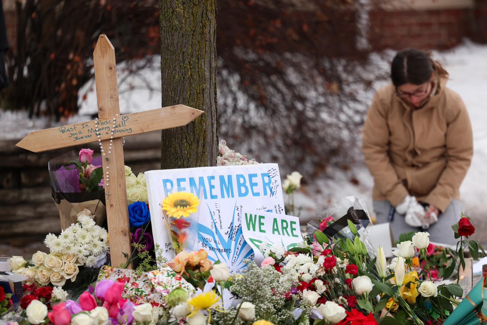 Minnesotans mourn woman killed by ICE Minnesotans mourn woman killed by ICE