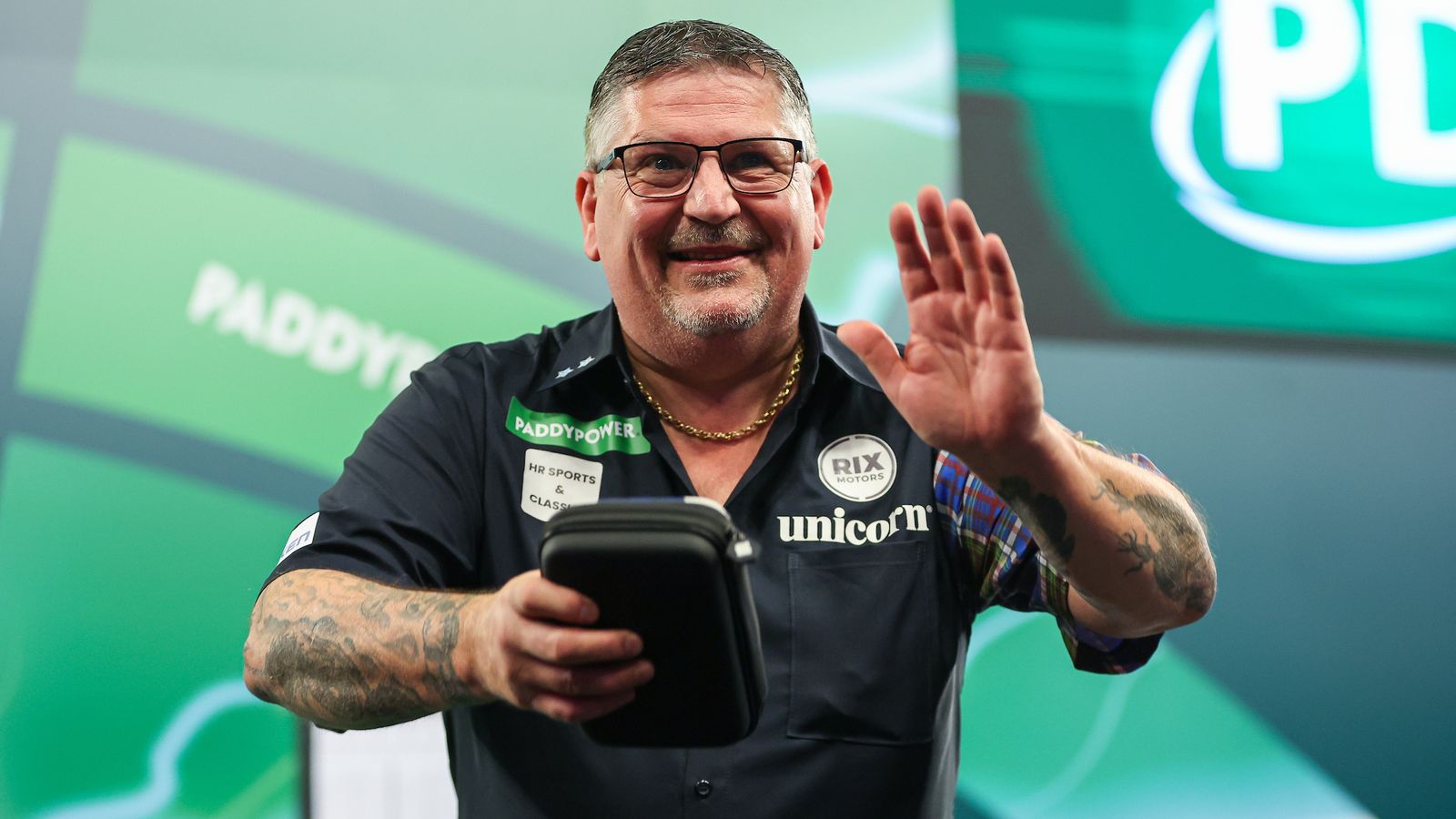 Gary Anderson charges into World Darts Championship semi-finals for eighth time with victory over Justin Hood | Darts News Gary Anderson charges into World Darts Championship semi-finals for eighth time with victory over Justin Hood | Darts News