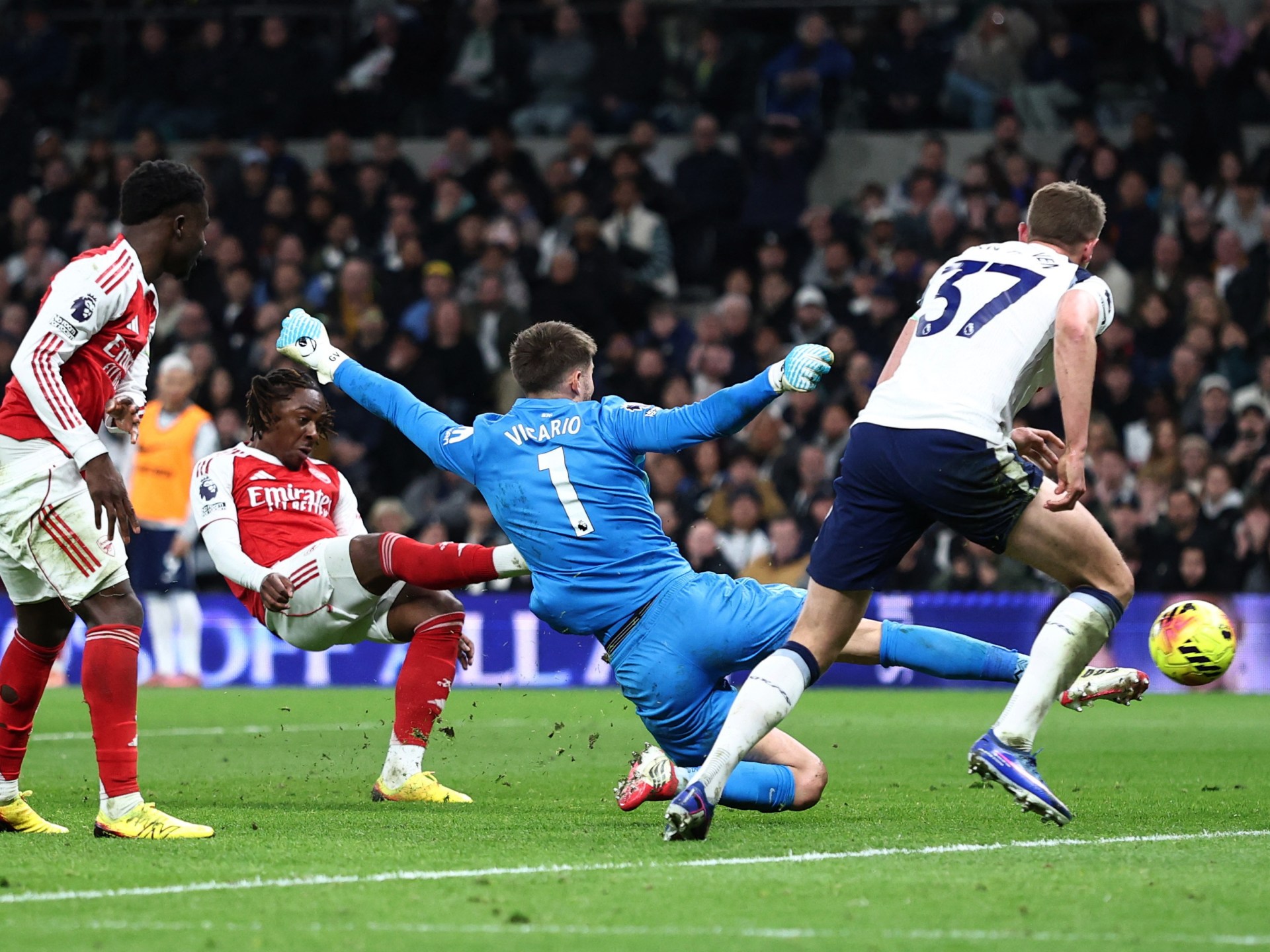 Eze hurts Tottenham again to reignite Arsenal’s title hopes with 4-1 win | Football News Eze hurts Tottenham again to reignite Arsenal’s title hopes with 4-1 win | Football News